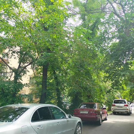 Квартира Рядом Арбата, Гоголя 92 Almaty Esterno foto