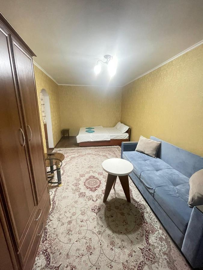 Квартира Рядом Арбата, Гоголя 92 Almaty Esterno foto