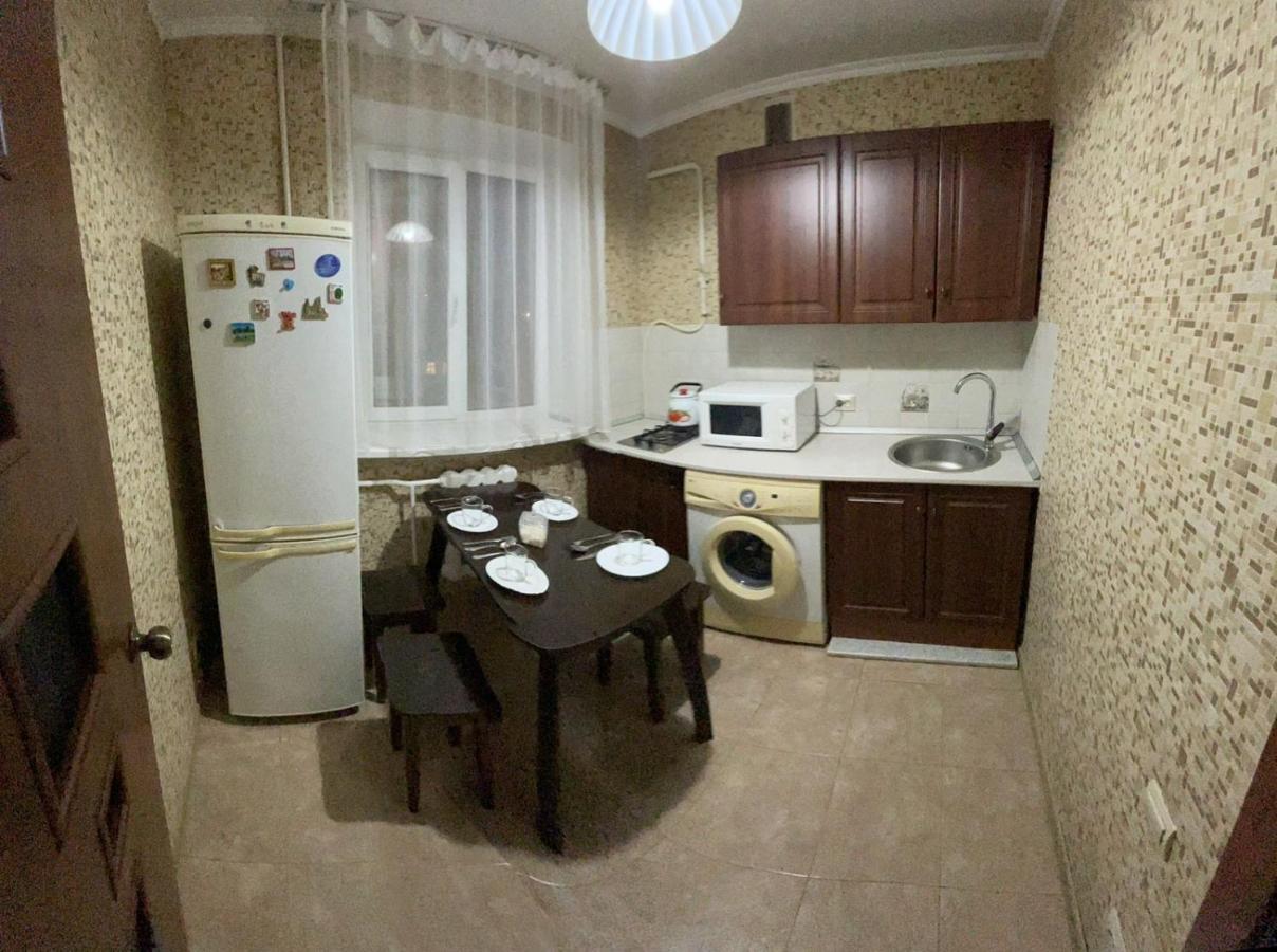 Квартира Рядом Арбата, Гоголя 92 Almaty Esterno foto