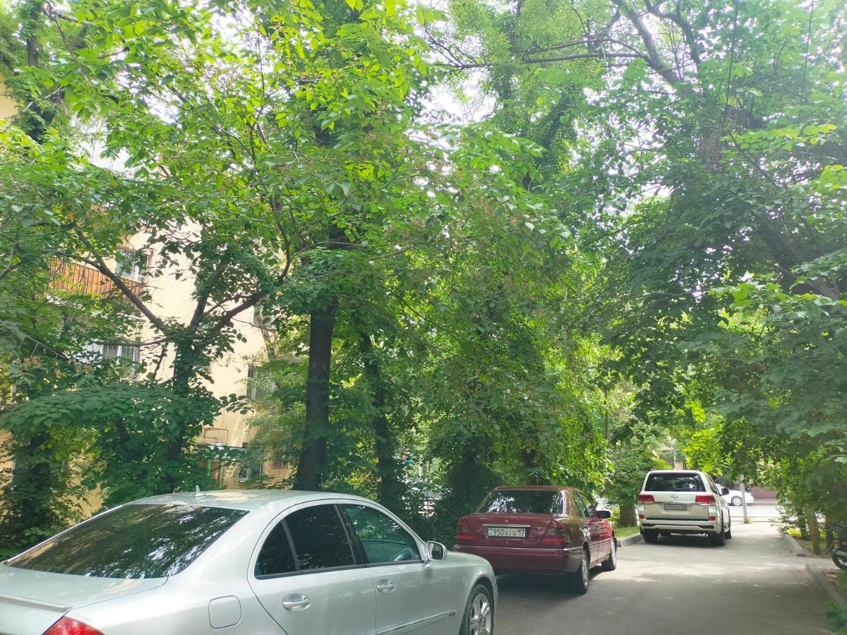 Квартира Рядом Арбата, Гоголя 92 Almaty Esterno foto