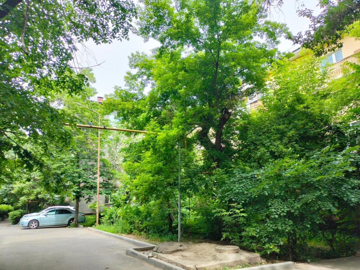 Квартира Рядом Арбата, Гоголя 92 Almaty Esterno foto